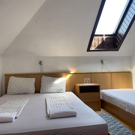 Pestujhely Panzio-Etterem Hotell Budapest Exteriör bild