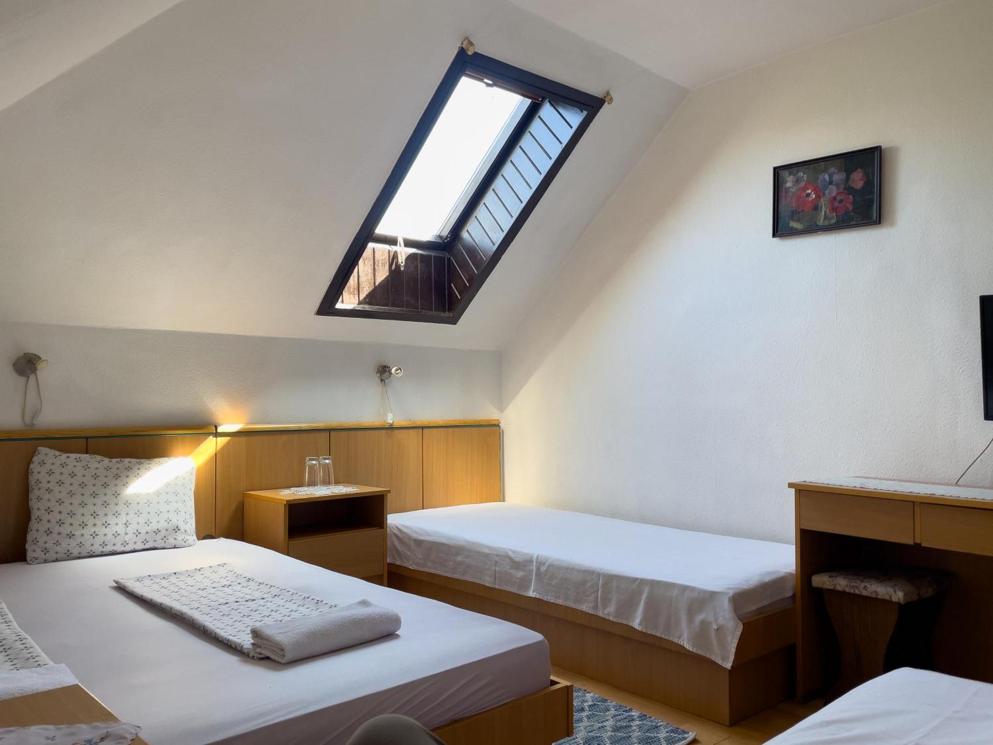 Pestujhely Panzio-Etterem Hotell Budapest Exteriör bild